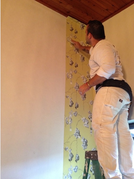 Avoid These 5 Mistakes When Hanging Wallpaper 
